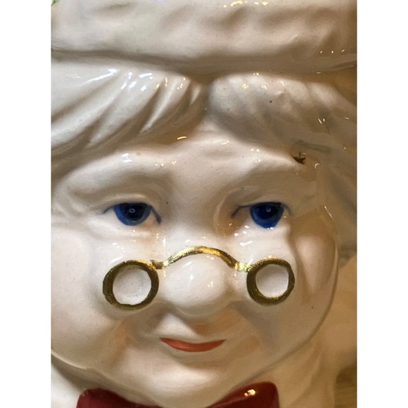 Papel Santa and Mrs Claus Salt and Pepper Shaker Set - Picture 12 of 12